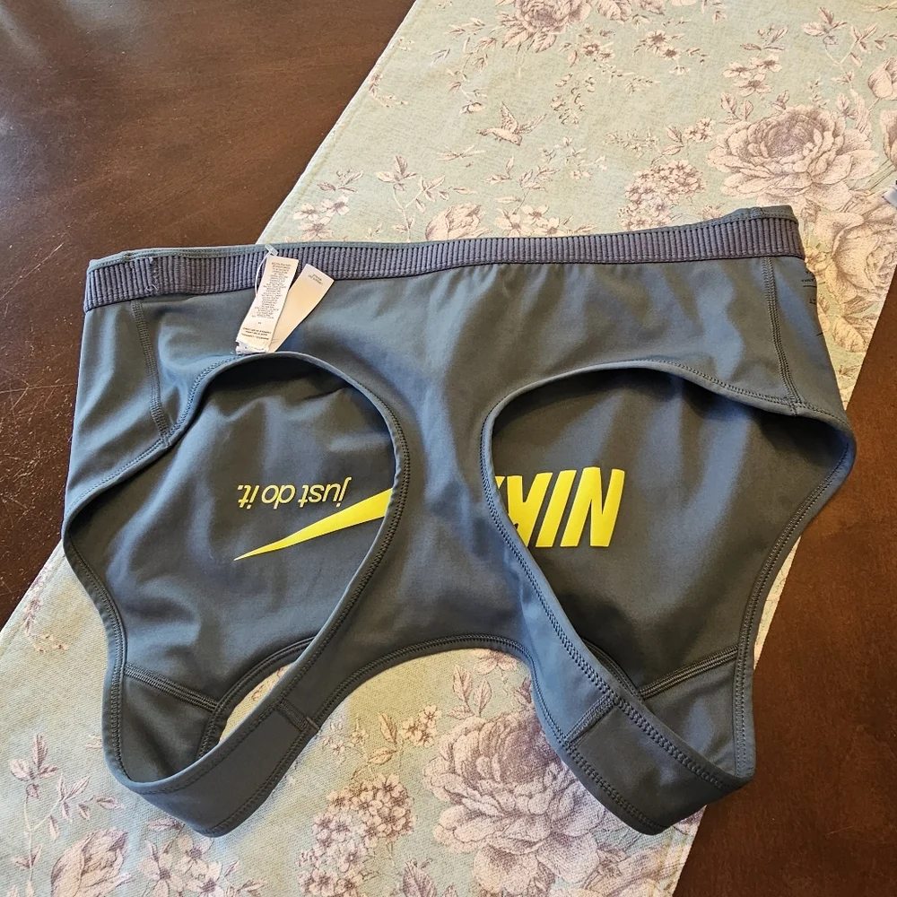 NWOT plus size 3X Nike dri-fit sports bra Pickleball Workout‎ Beach Gym Golf